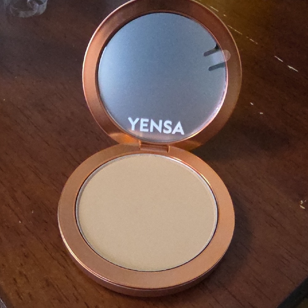 Super Serum Silk Powder Foundation - Light Medium - Picture 2 of 4